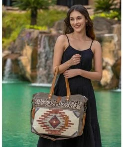 Myra Bag Accessories AMBER COOL MESSENGER BAG