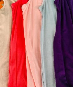 Brendaβs Ladies Tank Top W/Twist