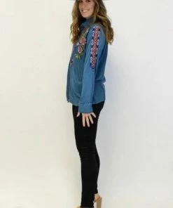 Avani Del Amour Yellowstone Bound Button Down Tunics